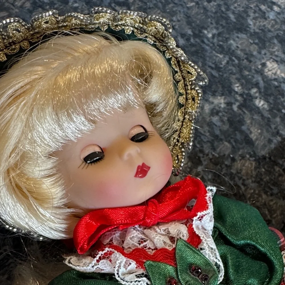 1995 Holiday Annual Christmas Effanbee doll